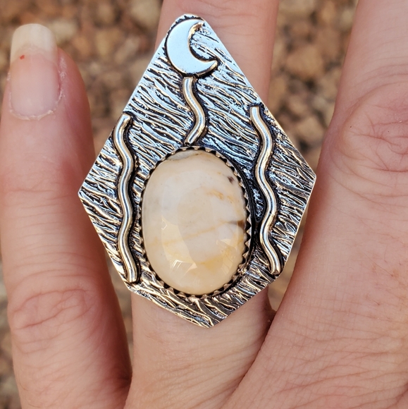 New Witchy Mookaite Horned Crescent Moon 925 Silver Ring. - Picture 7 of 9